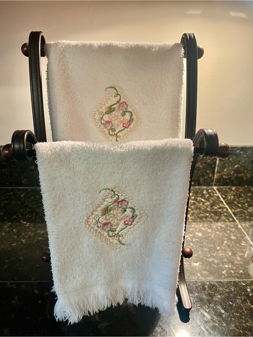 Two-tier towel stand